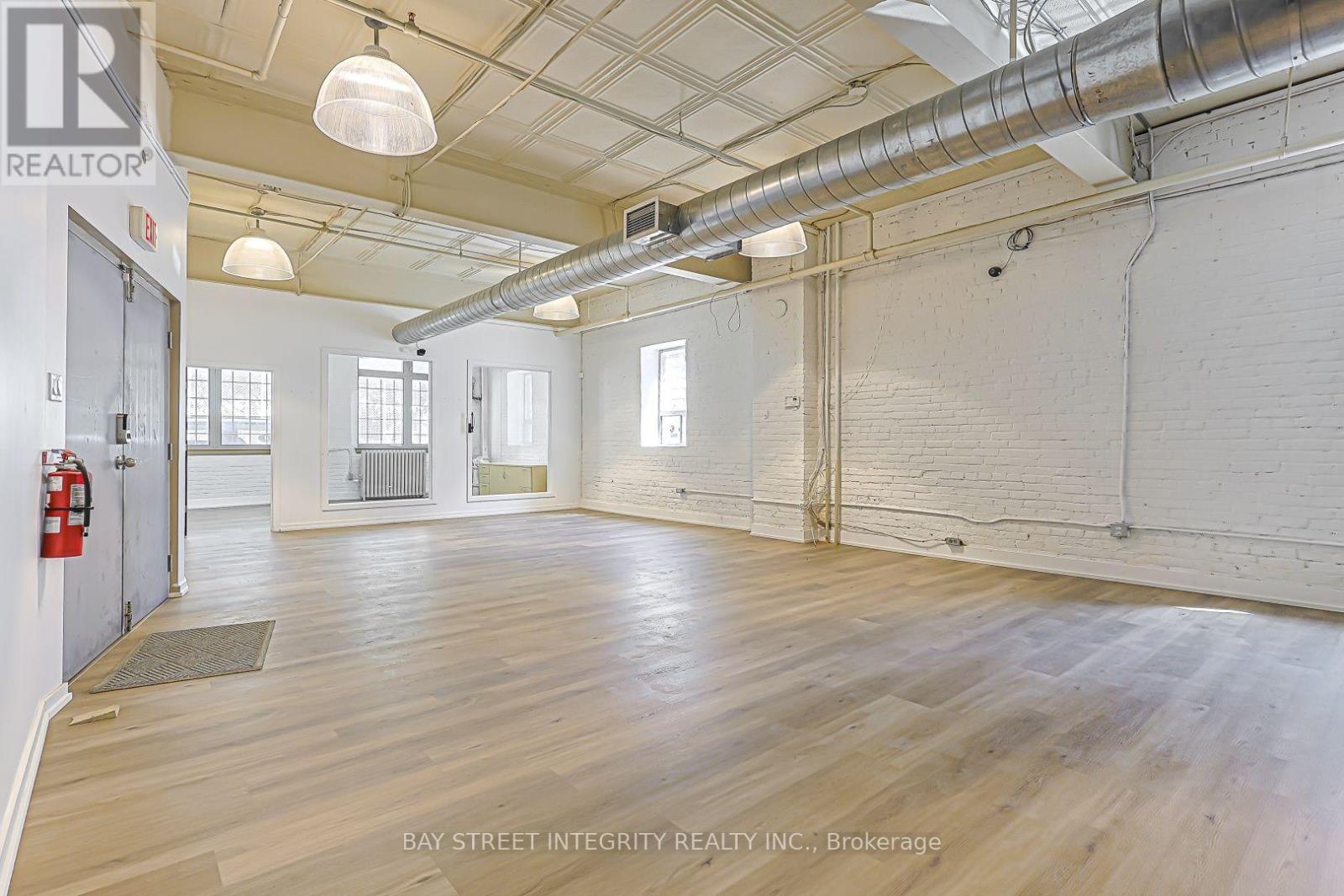 Main Flr - 51 Bulwer Street Property Photo 6