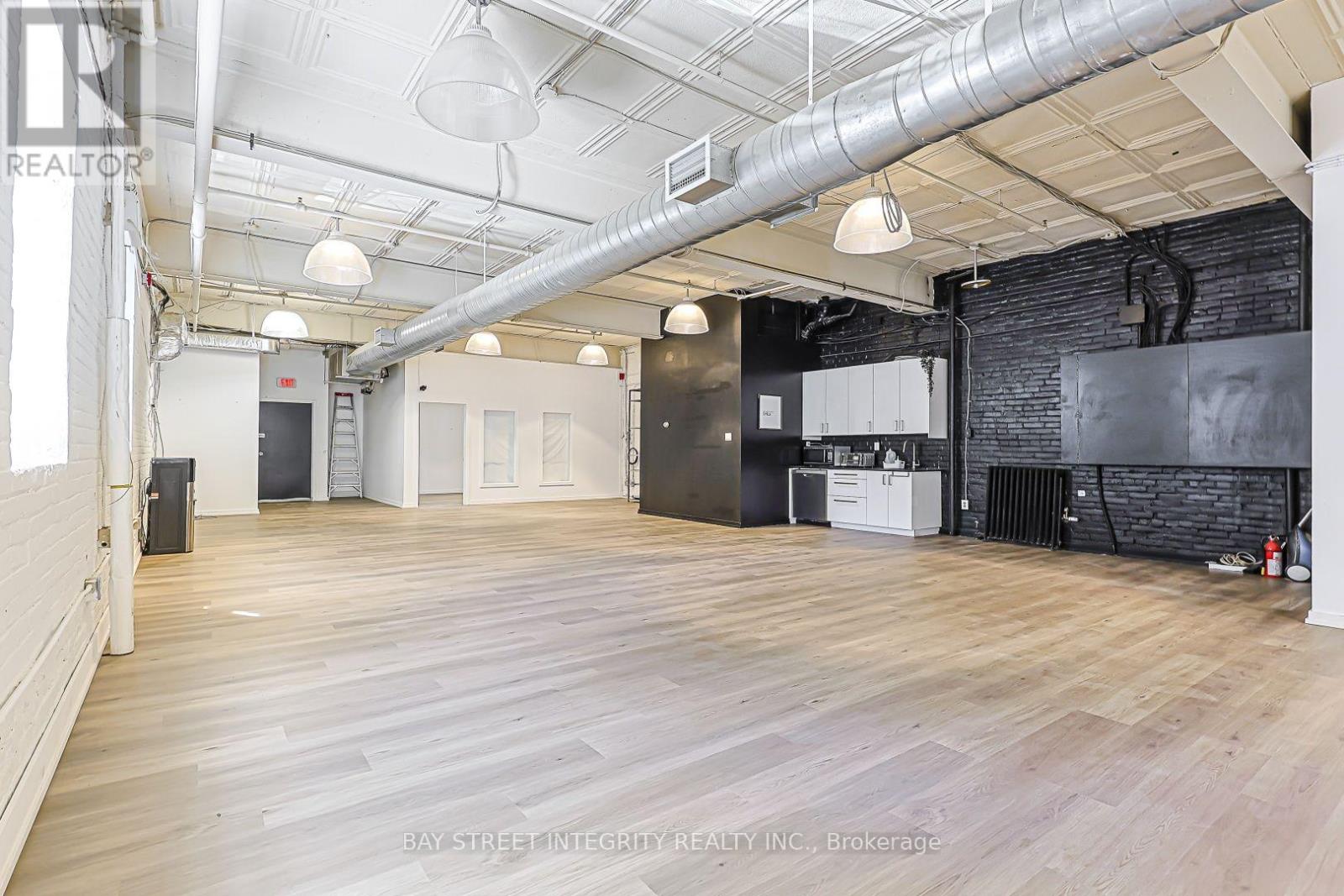 Main Flr - 51 Bulwer Street Property Photo 8