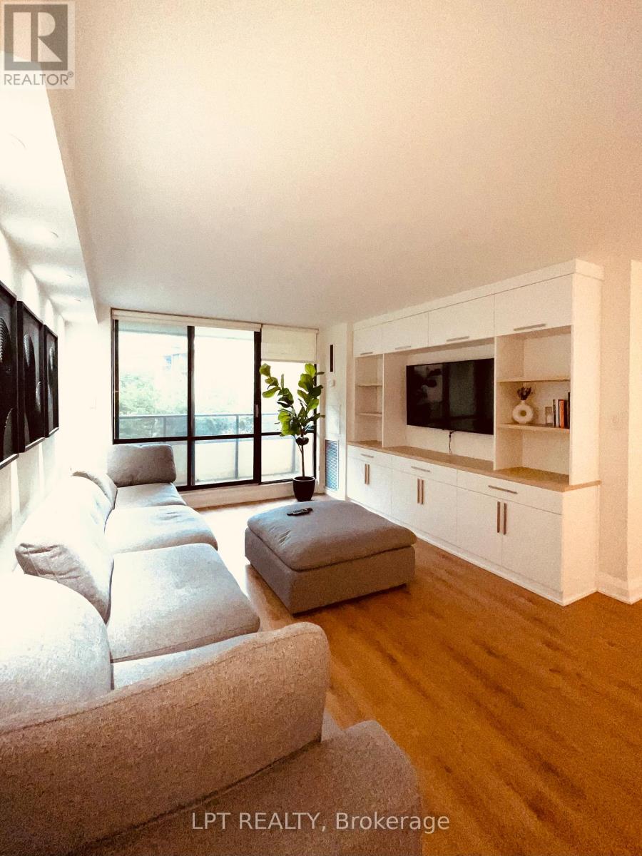 402 - 22 Shallmar Boulevard Property Photo 1