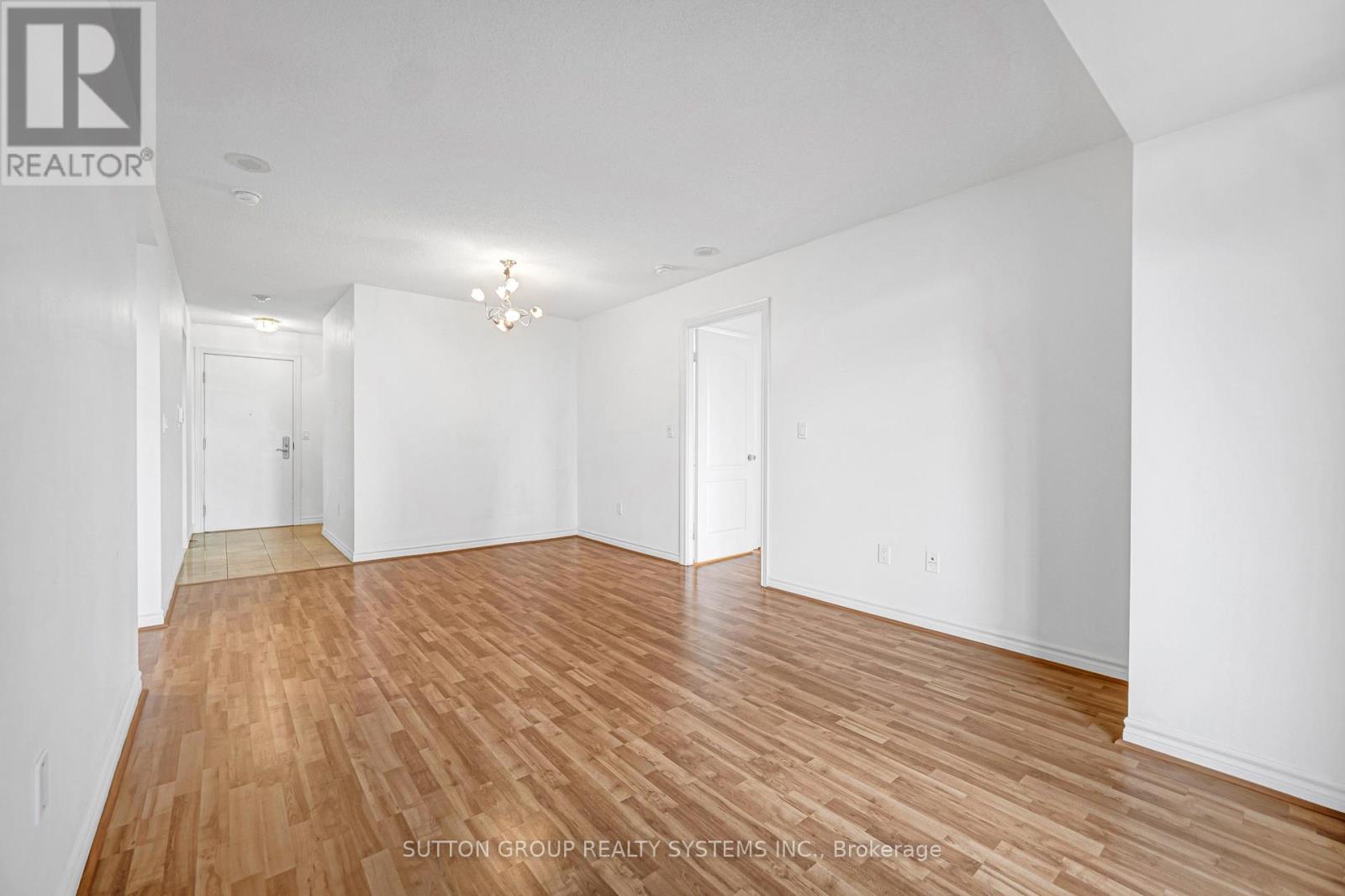 2007 - 18 Sommerset Way Property Photo 11