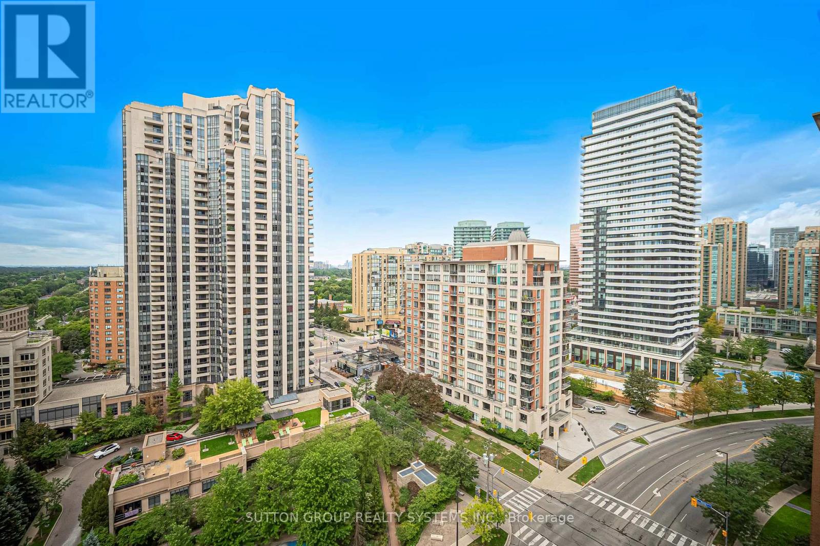2007 - 18 Sommerset Way Property Photo 13