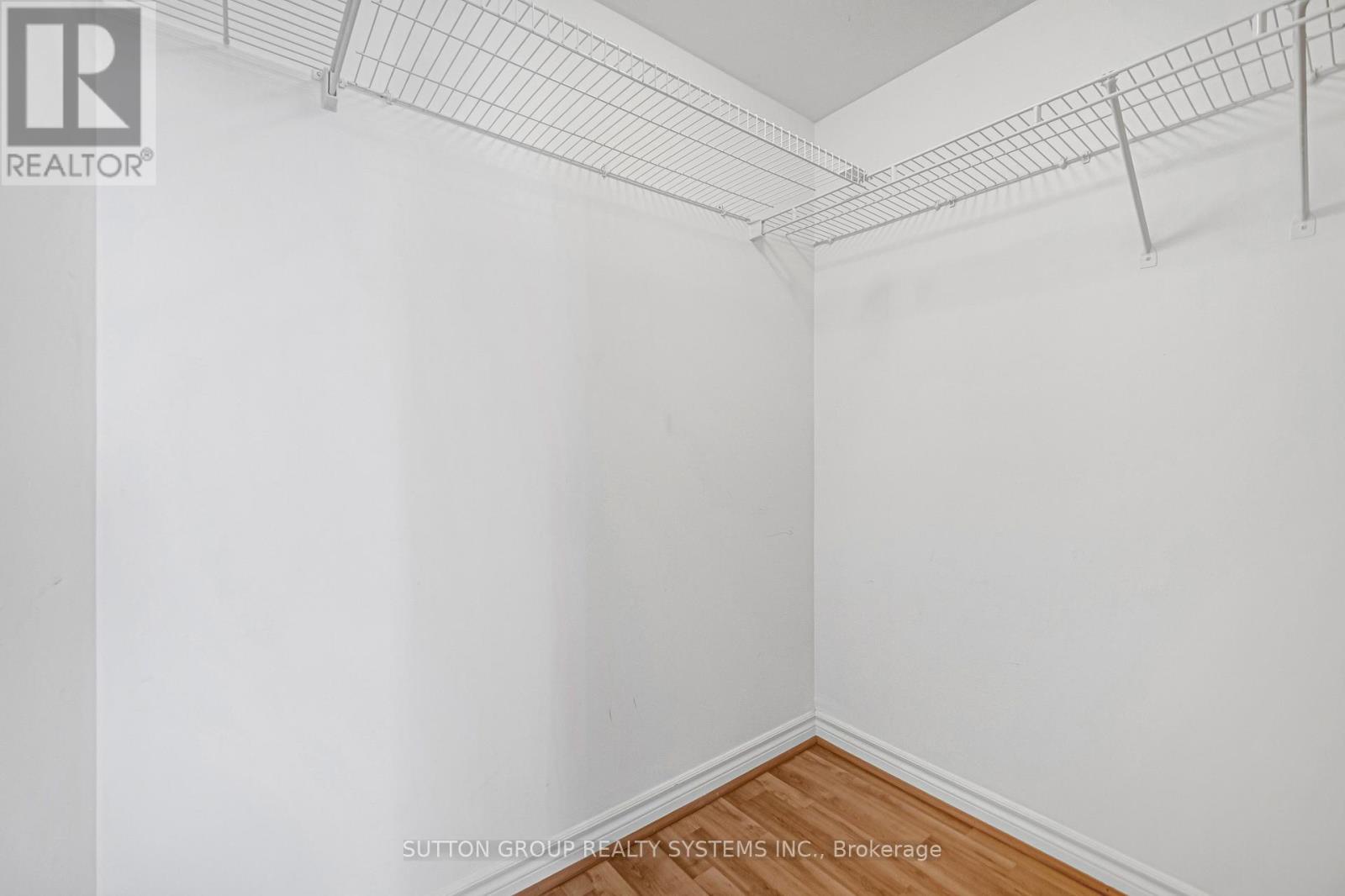 2007 - 18 Sommerset Way Property Photo 18