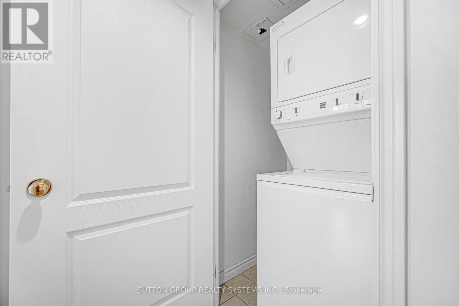 2007 - 18 Sommerset Way Property Photo 26