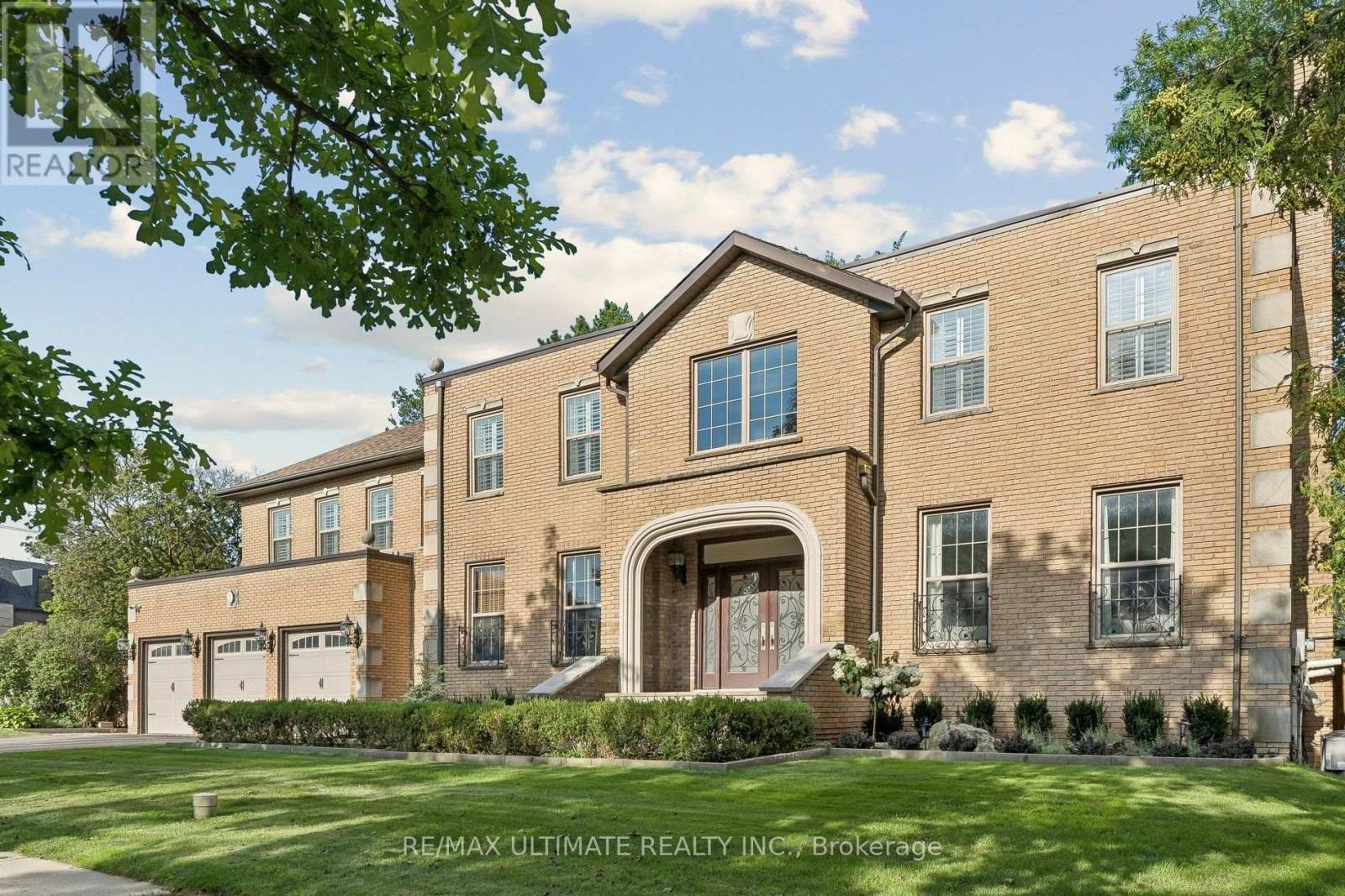 1 VERSAILLES COURT