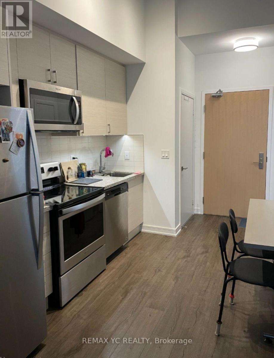 111 - 621 Sheppard Avenue E Property Photo 1