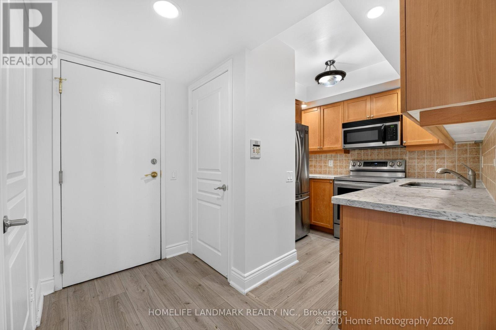 829 - 15 Northtown Way Property Photo 5