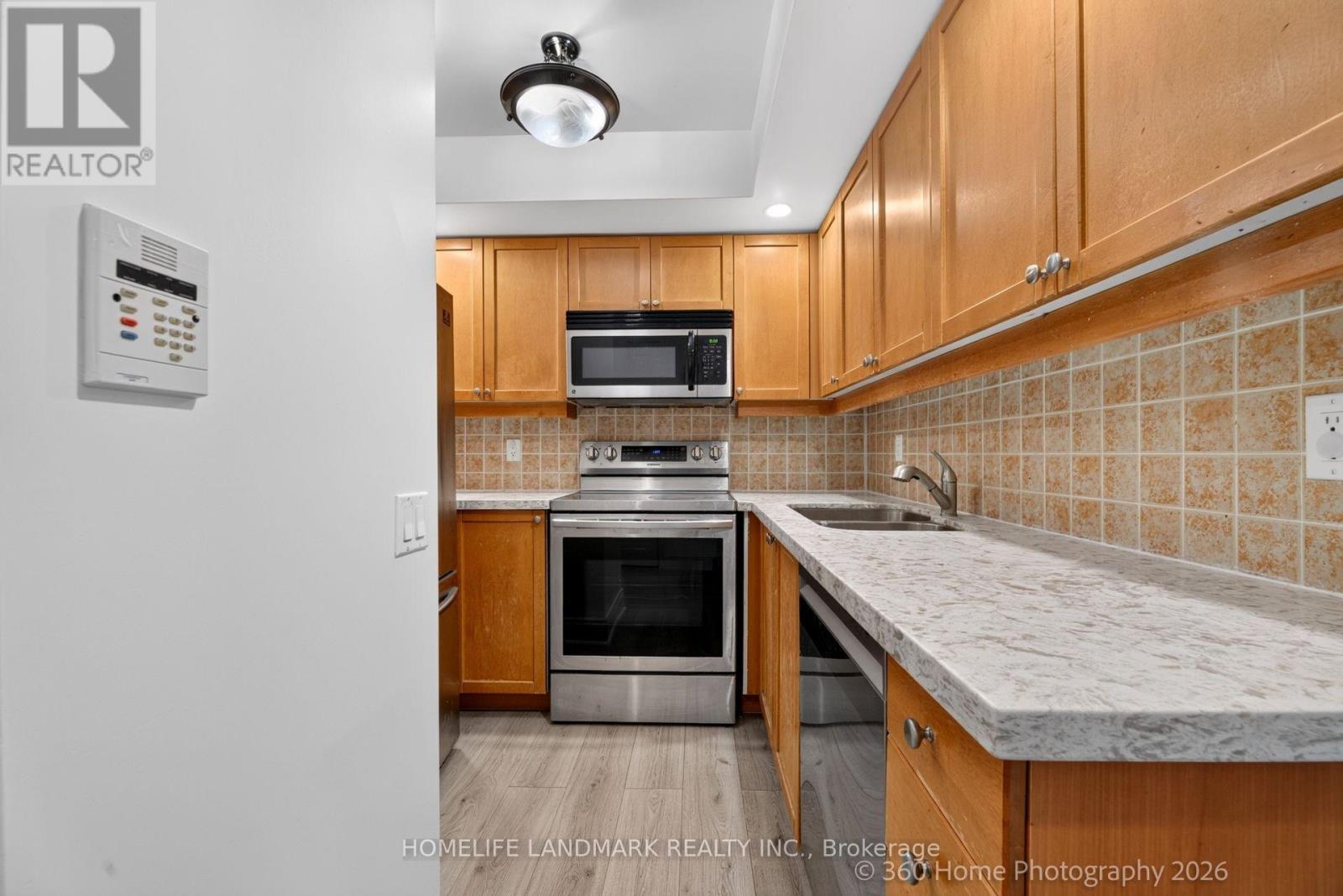 829 - 15 Northtown Way Property Photo 8