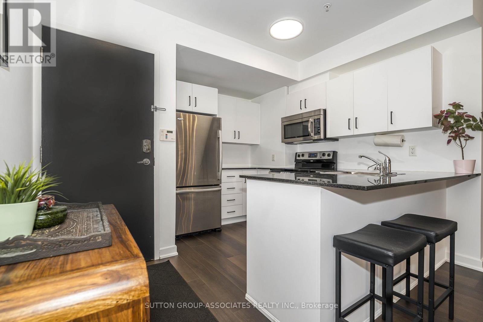 Ph7 - 539 Jarvis Street Property Photo 2