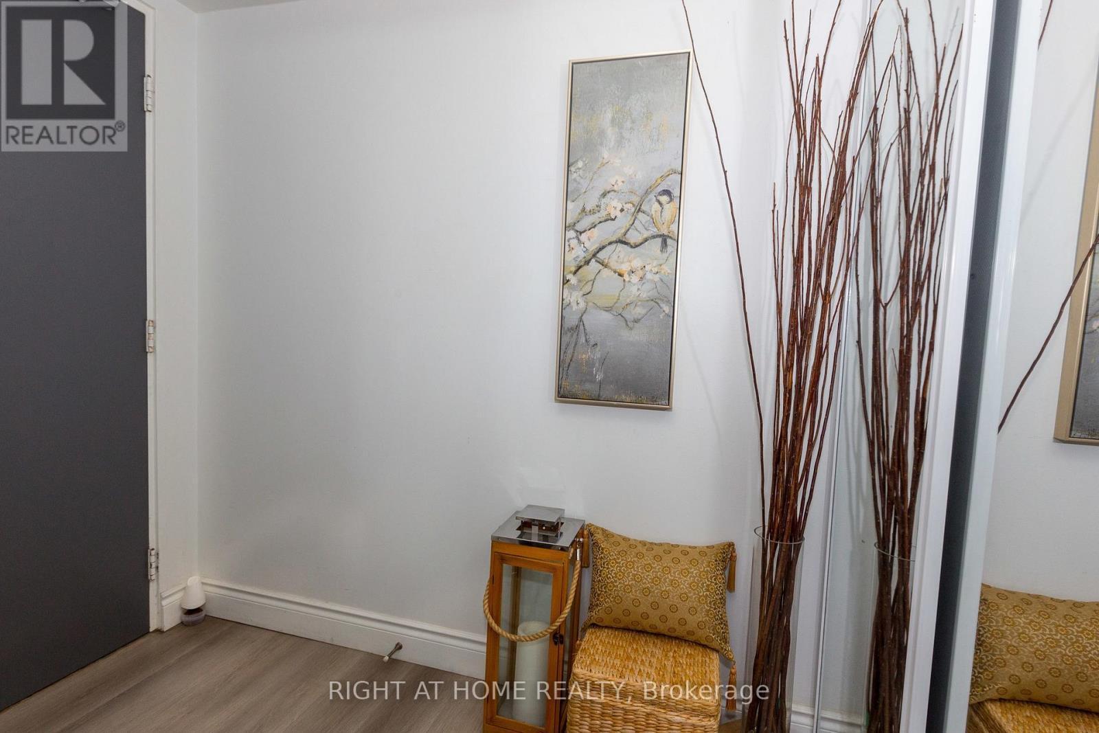 706 - 1881 Jane Street Property Photo 2