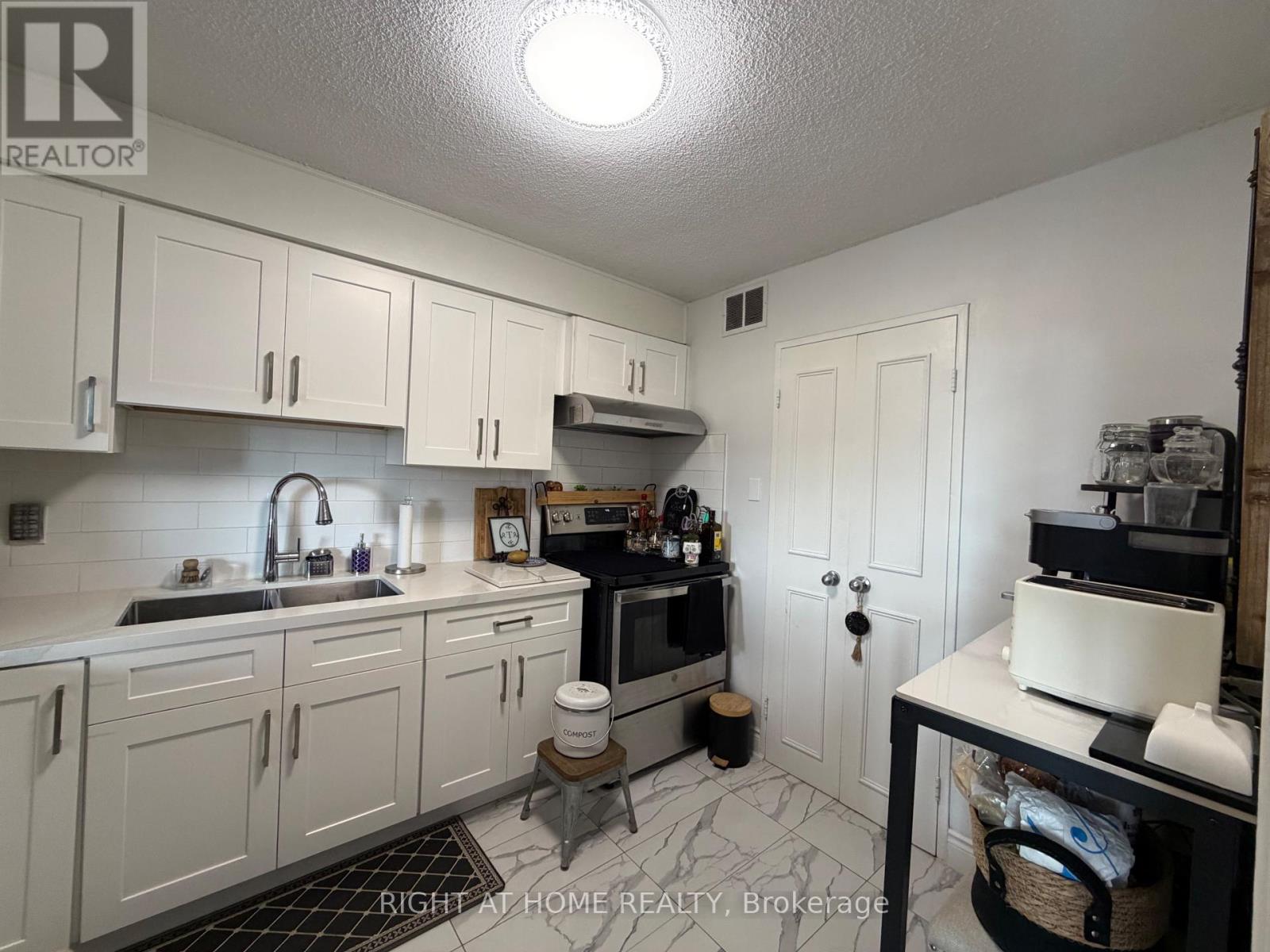 706 - 1881 Jane Street Property Photo 16