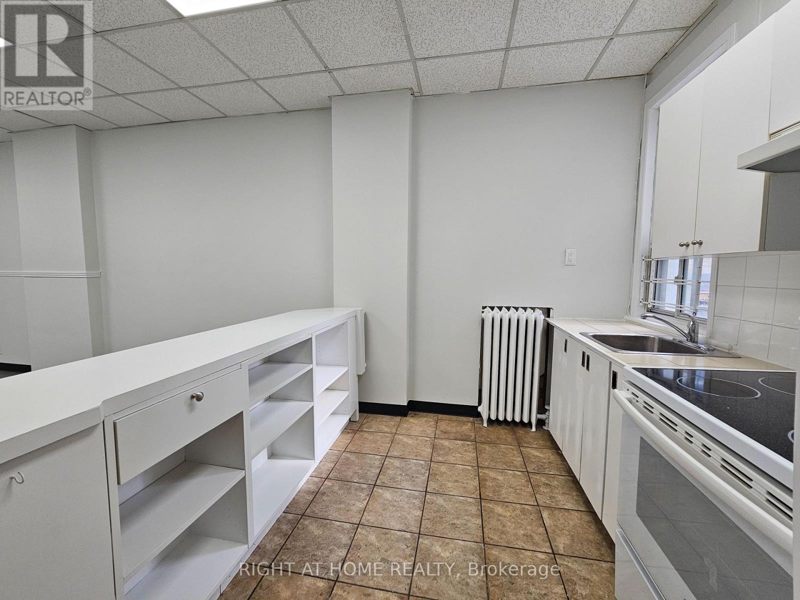 2 - 516 Yonge Street Property Photo 6