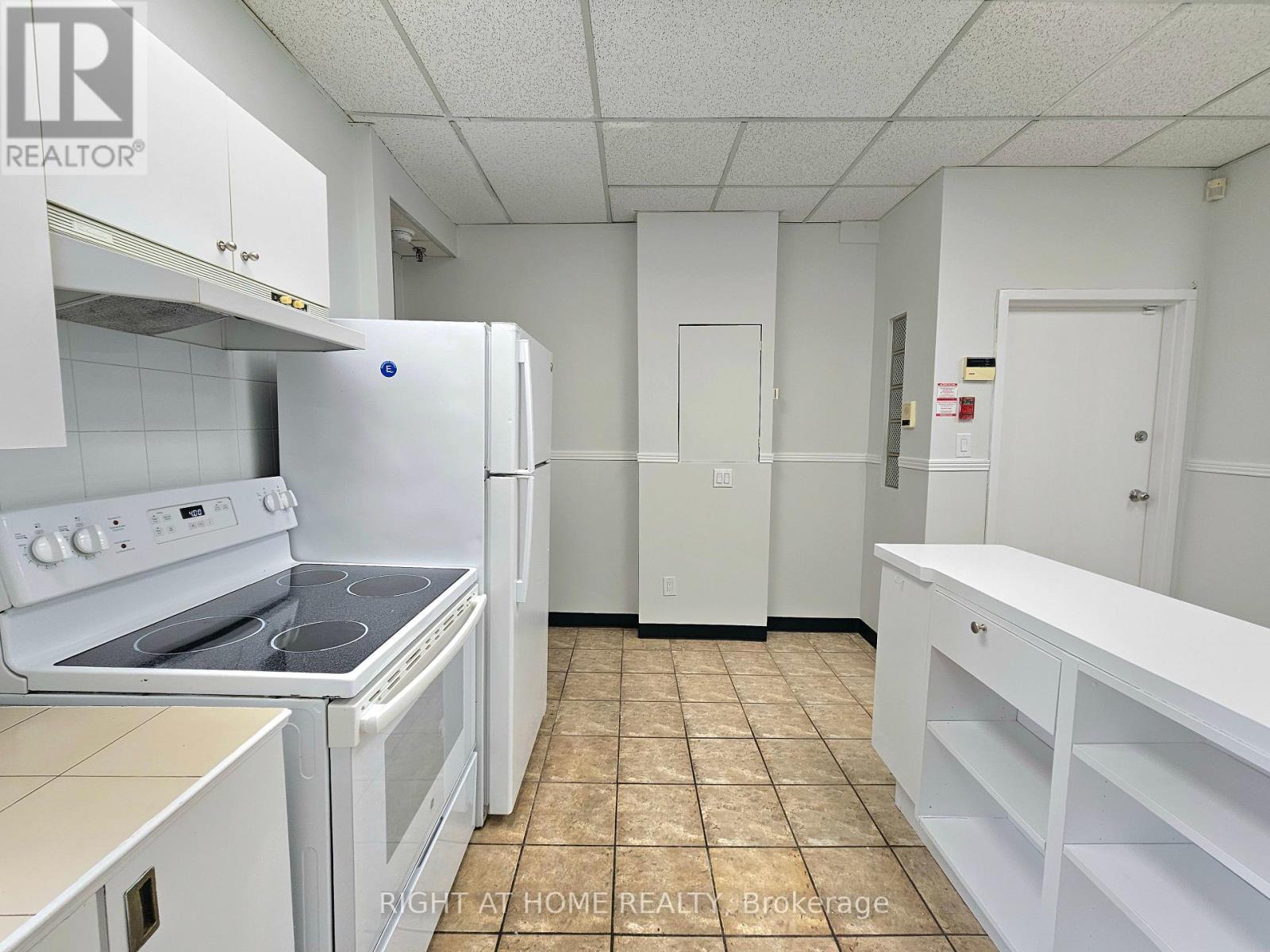 2 - 516 Yonge Street Property Photo 7