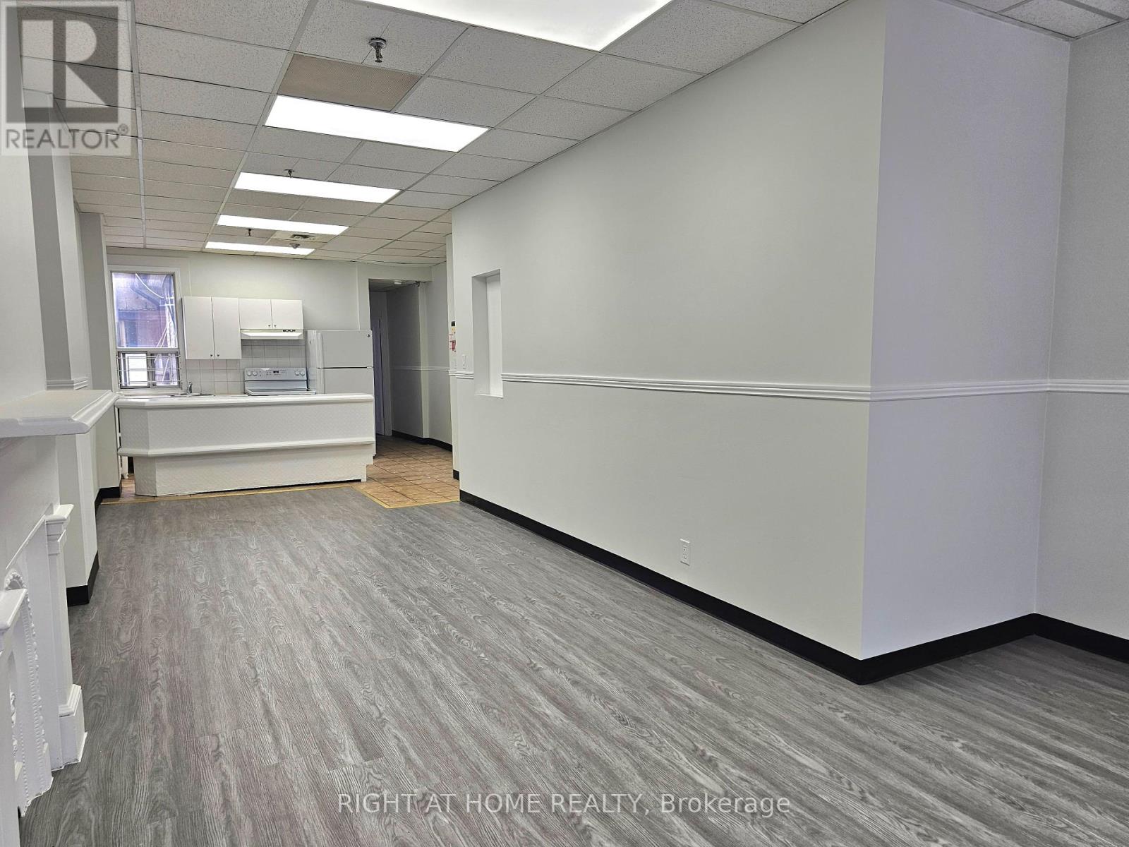 2 - 516 Yonge Street Property Photo 13