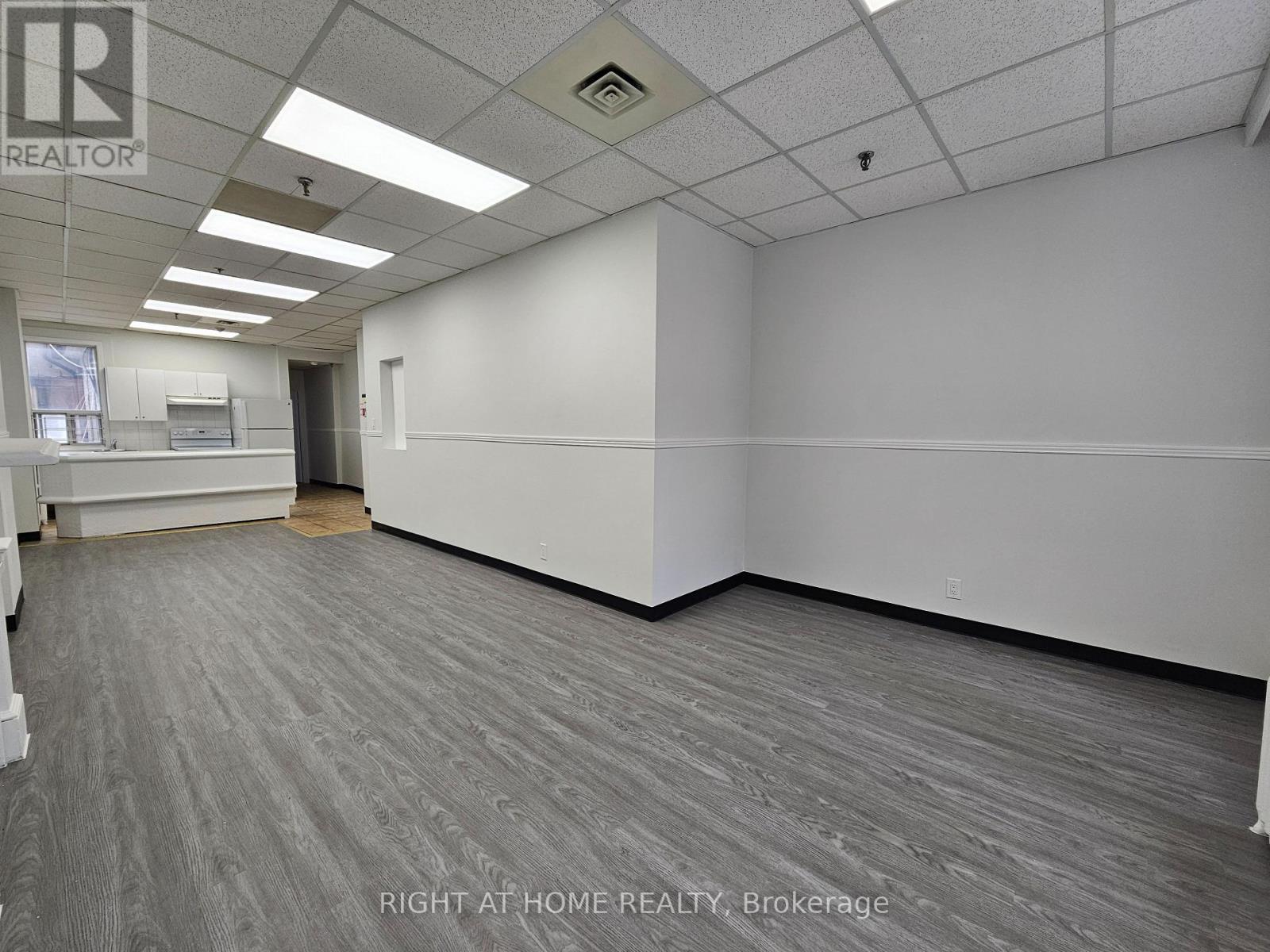 2 - 516 Yonge Street Property Photo 14