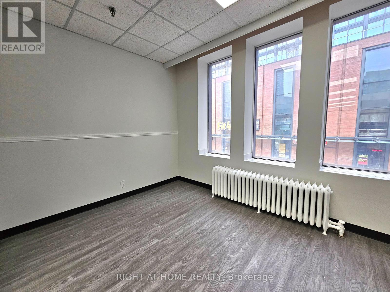 2 - 516 Yonge Street Property Photo 15