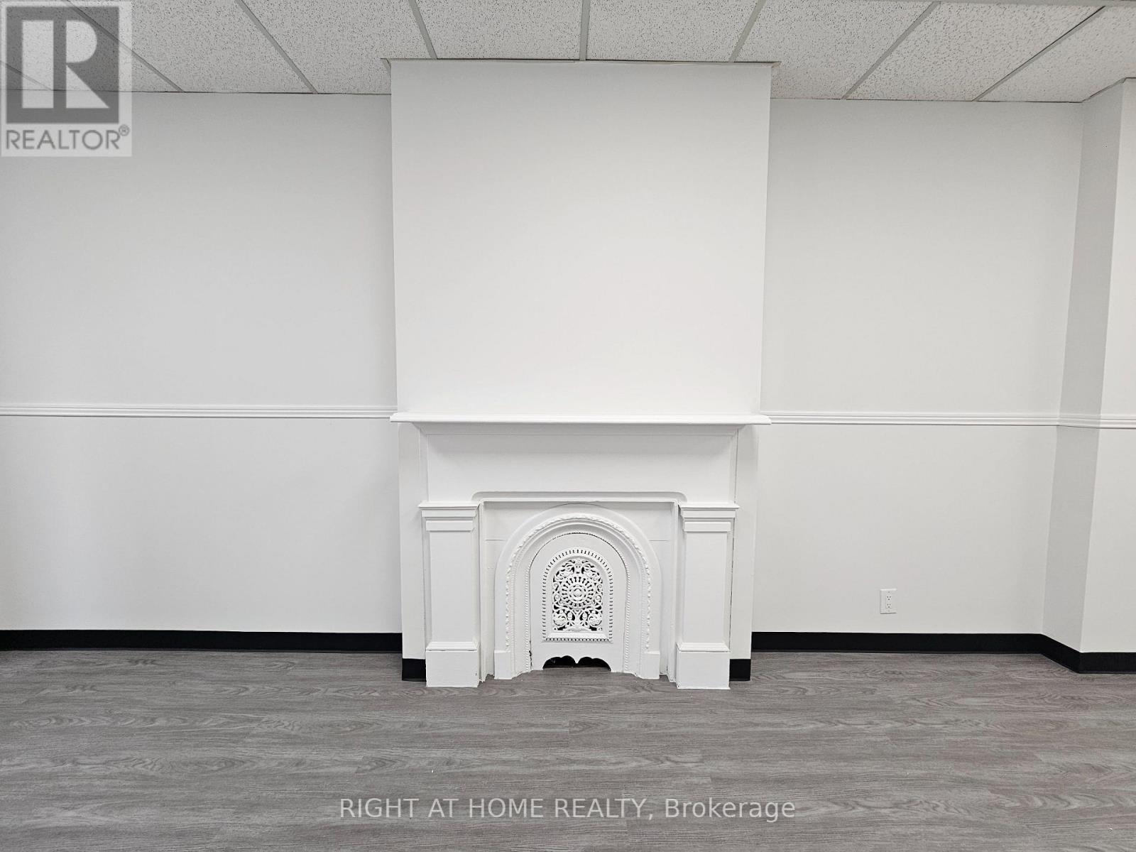 2 - 516 Yonge Street Property Photo 17