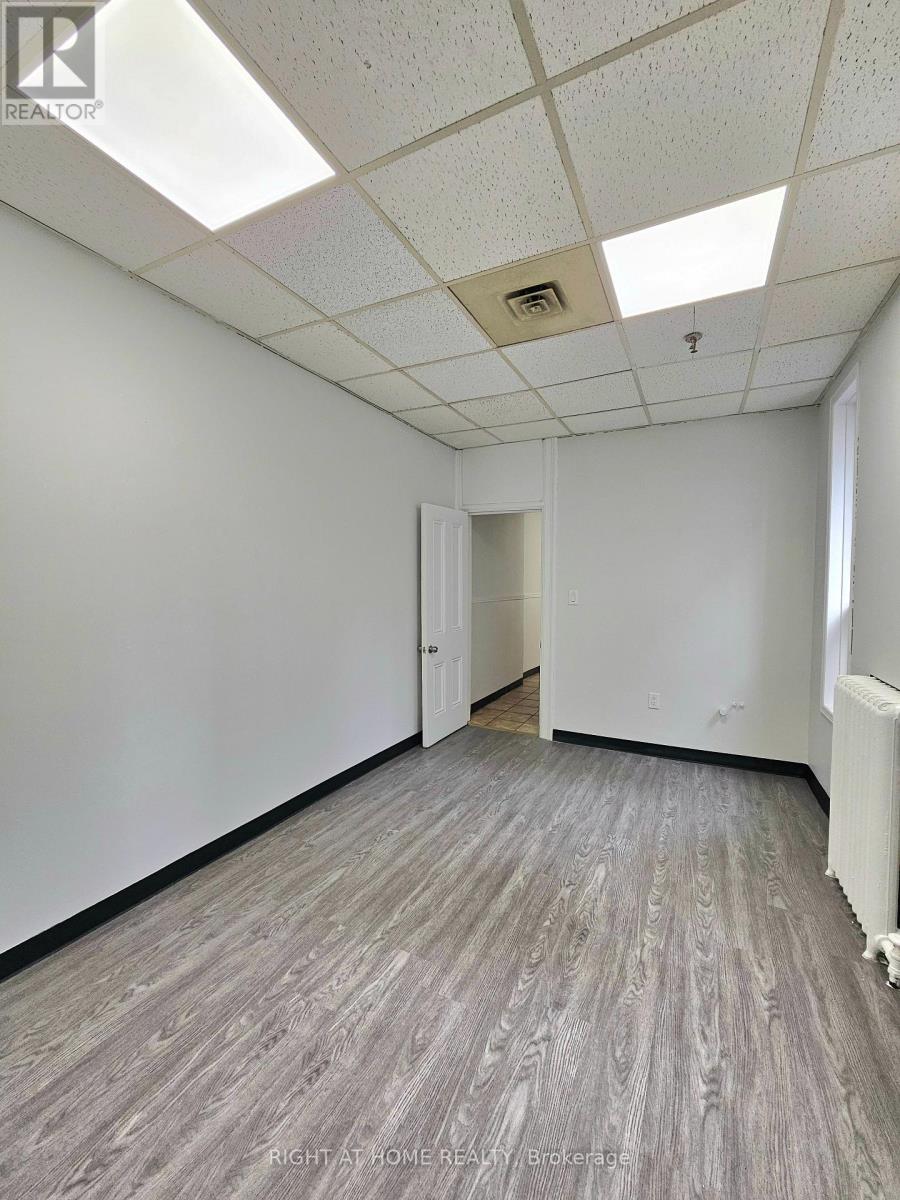 2 - 516 Yonge Street Property Photo 19