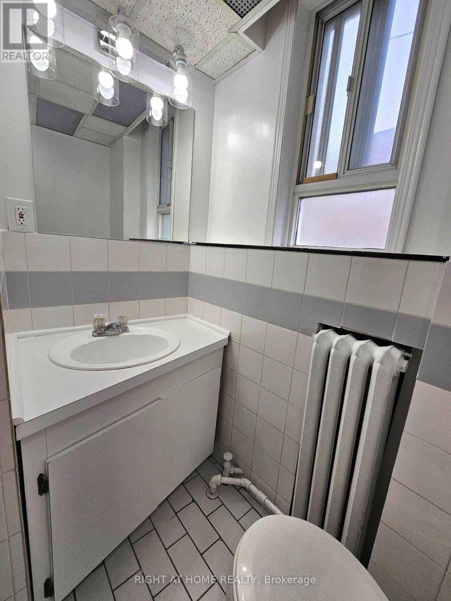 2 - 516 Yonge Street Property Photo 22