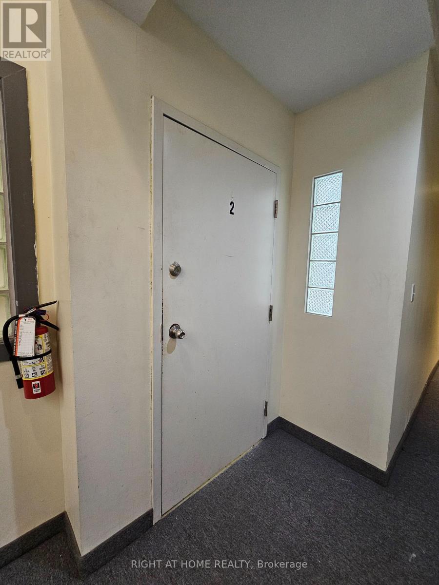2 - 516 Yonge Street Property Photo 23