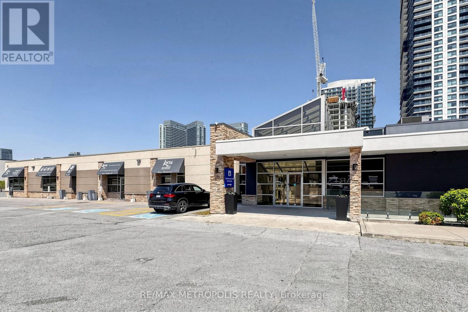 103 - 155 CONSUMERS ROAD Property Photo 1
