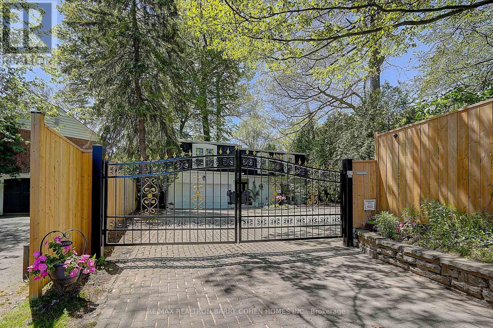 321 Lawrence Avenue E Property Photo 1