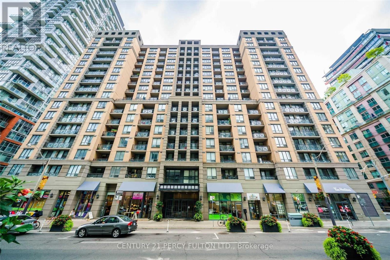 809 - 140 SIMCOE STREET Property Photo 1