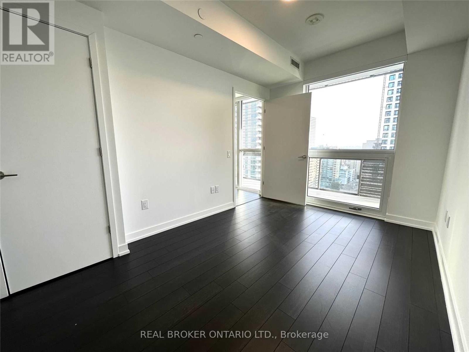 1401 - 39 Roehampton Avenue Property Photo 4