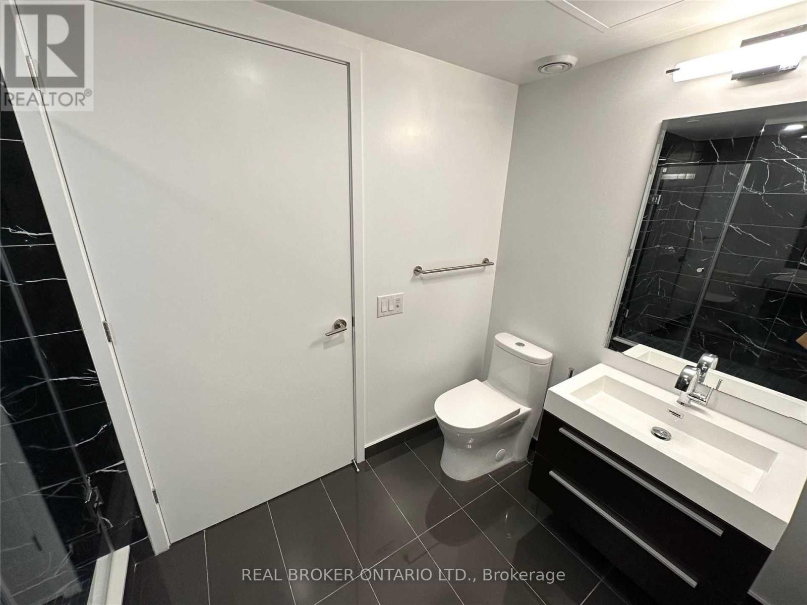 1401 - 39 Roehampton Avenue Property Photo 6