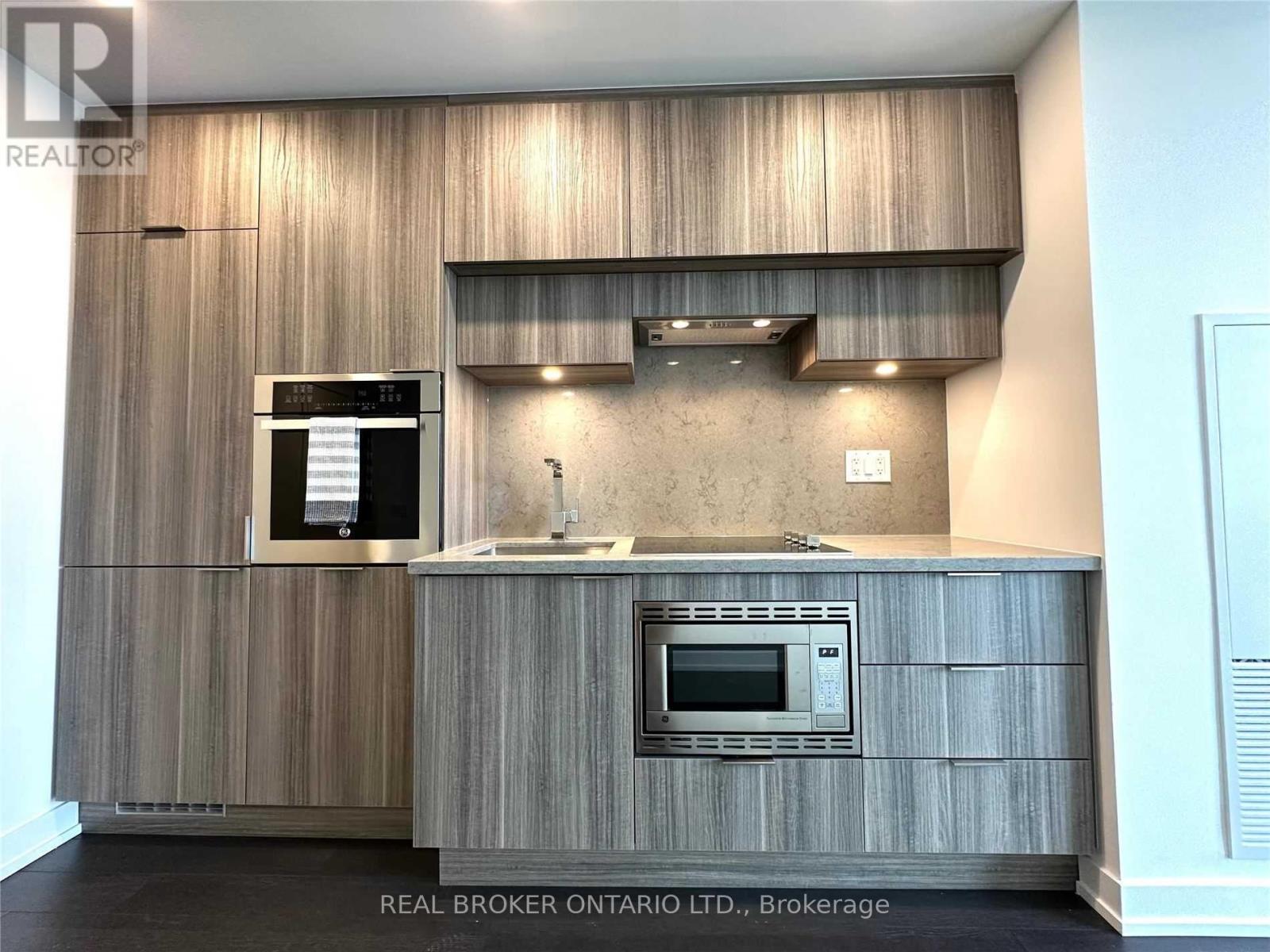 1401 - 39 Roehampton Avenue Property Photo 16