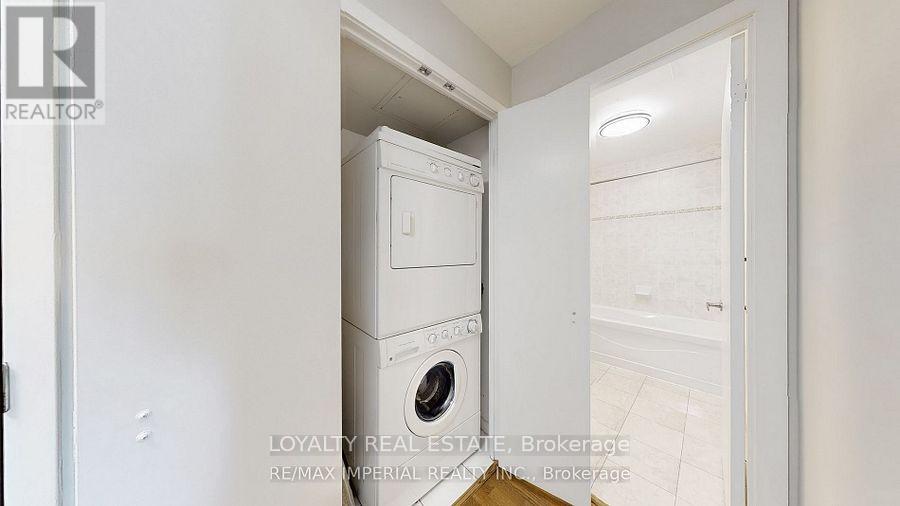 4907 - 65 Bremner Boulevard Property Photo 5