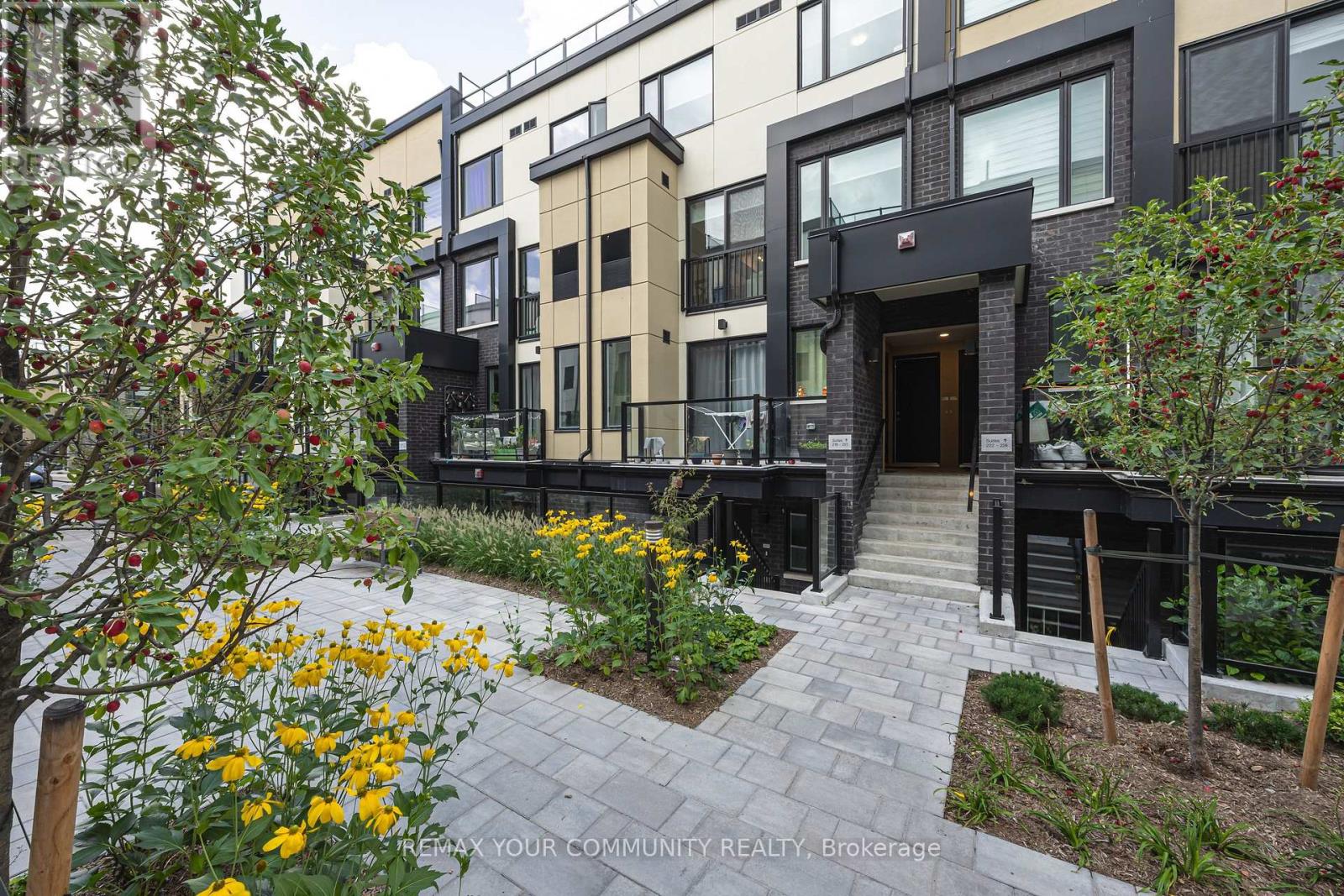 220 - 1650 VICTORIA PARK AVENUE Property Photo 1