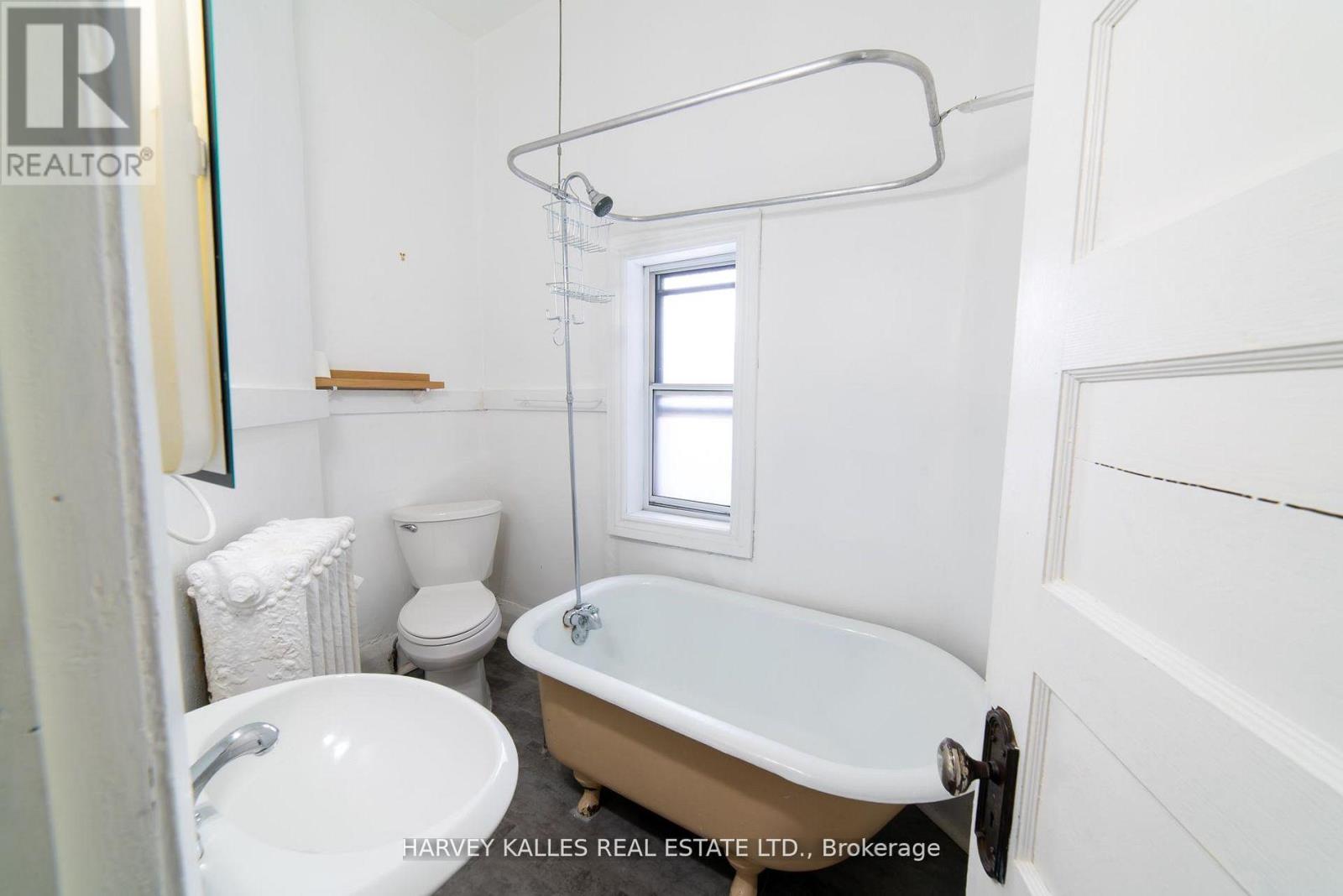 100 - 678 Huron Street Property Photo 9