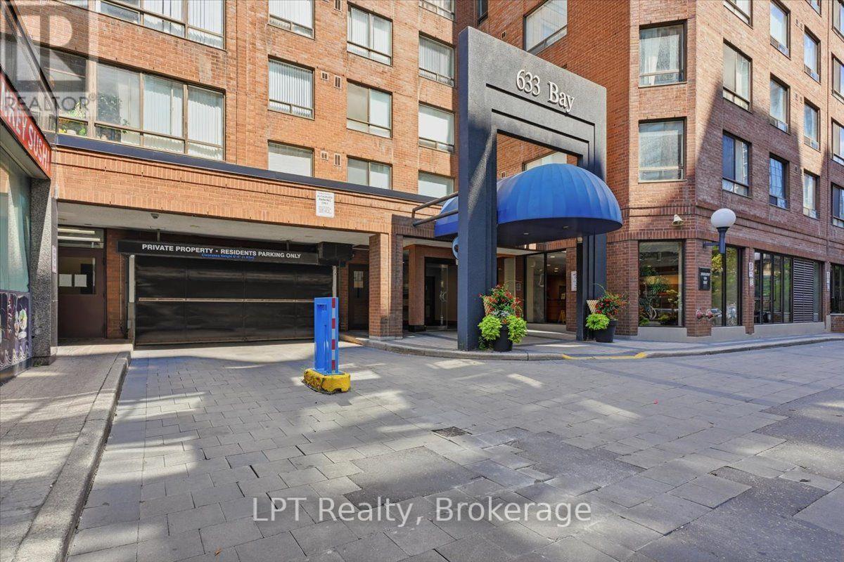 2721 - 633 Bay Street Property Photo 1