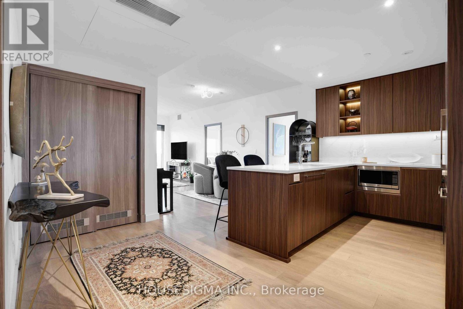1803 - 25 Mcmahon Drive Property Photo 8