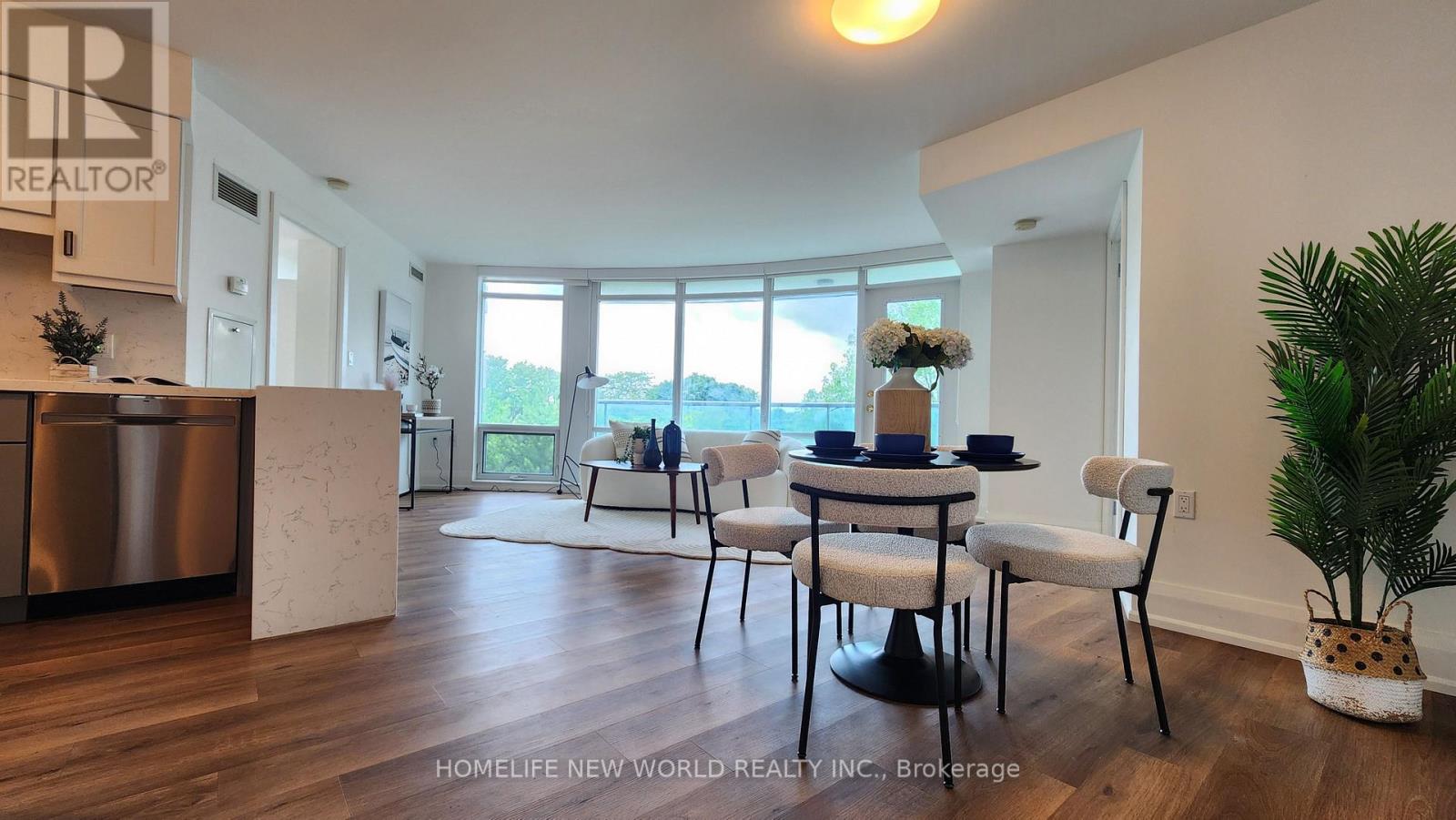 404 - 3830 Bathurst Street Property Photo 2