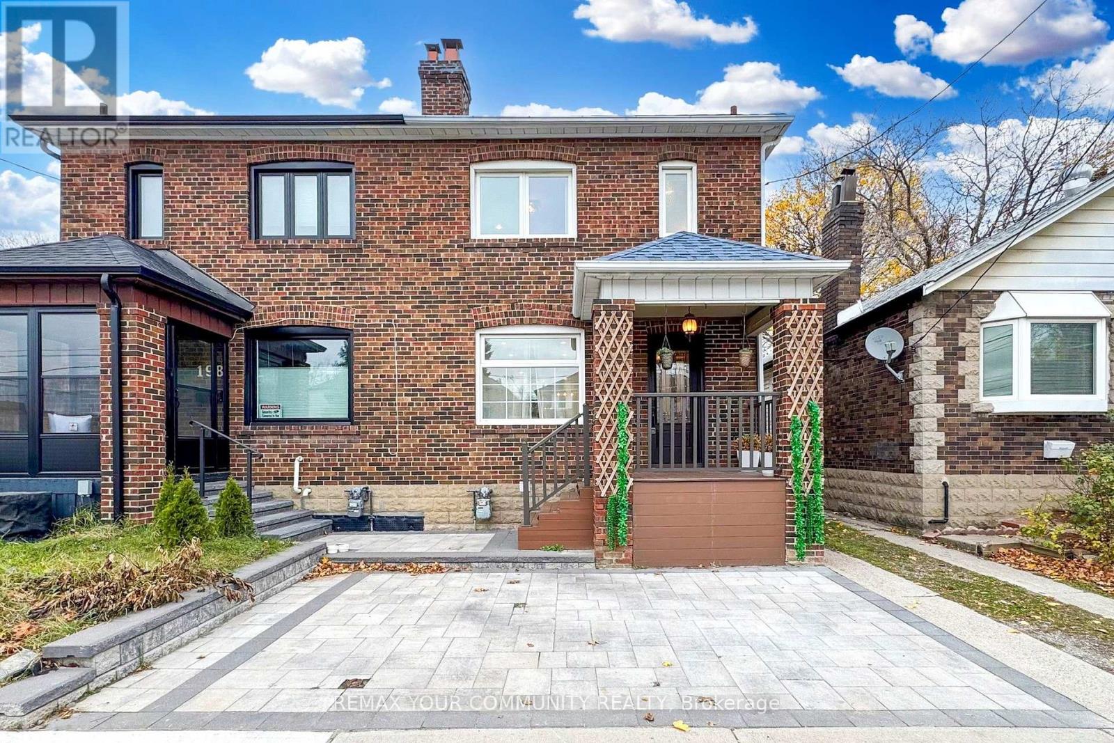 196 LAWRENCE AVENUE W Property Photo 1