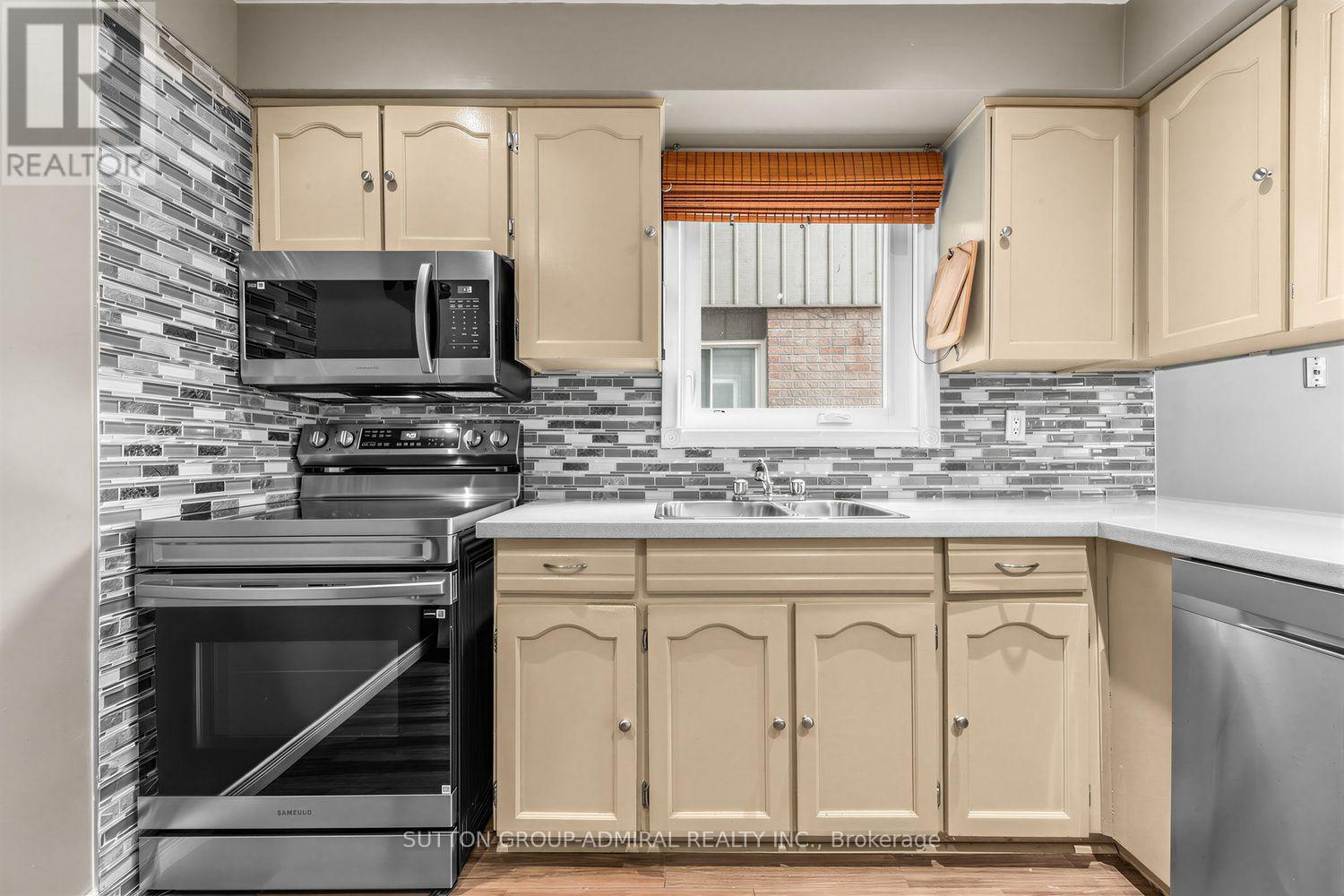 19 Carnival Court Property Photo 10