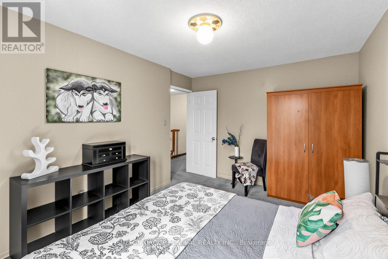 19 Carnival Court Property Photo 23
