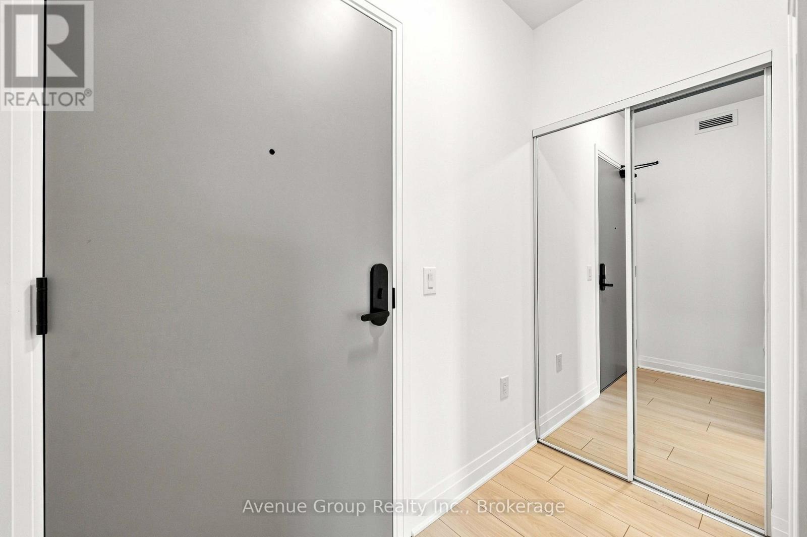 414 - 700 Sheppard Avenue W Property Photo 3