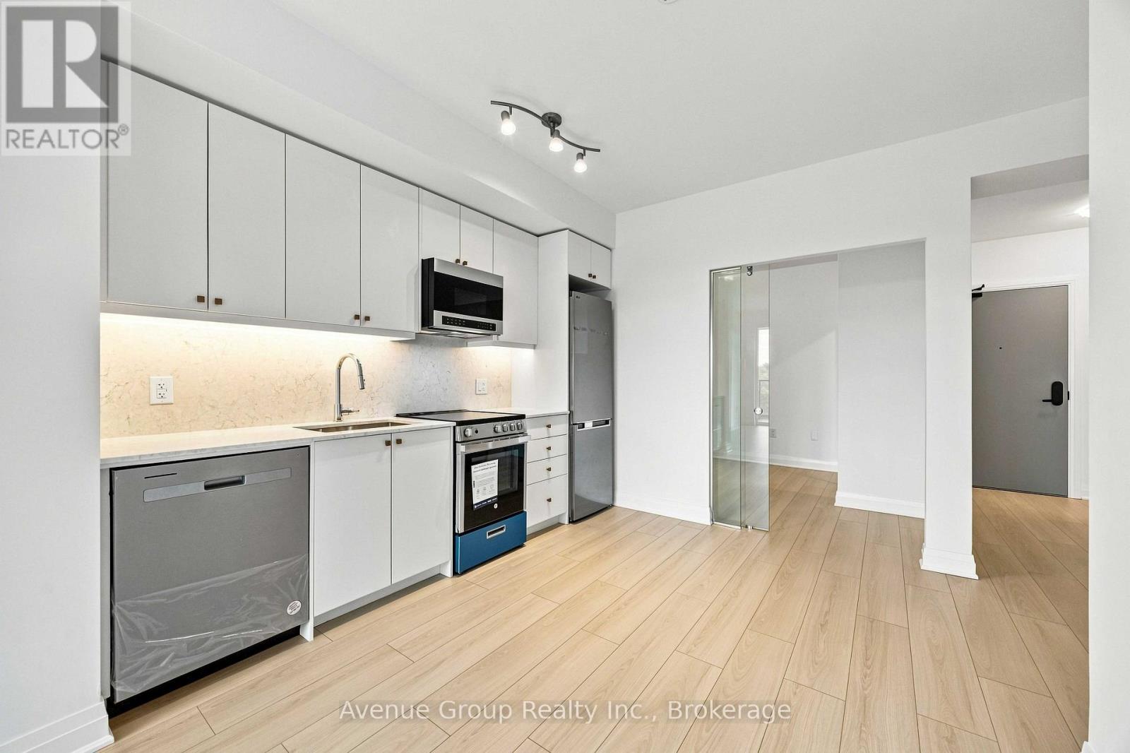 414 - 700 Sheppard Avenue W Property Photo 11