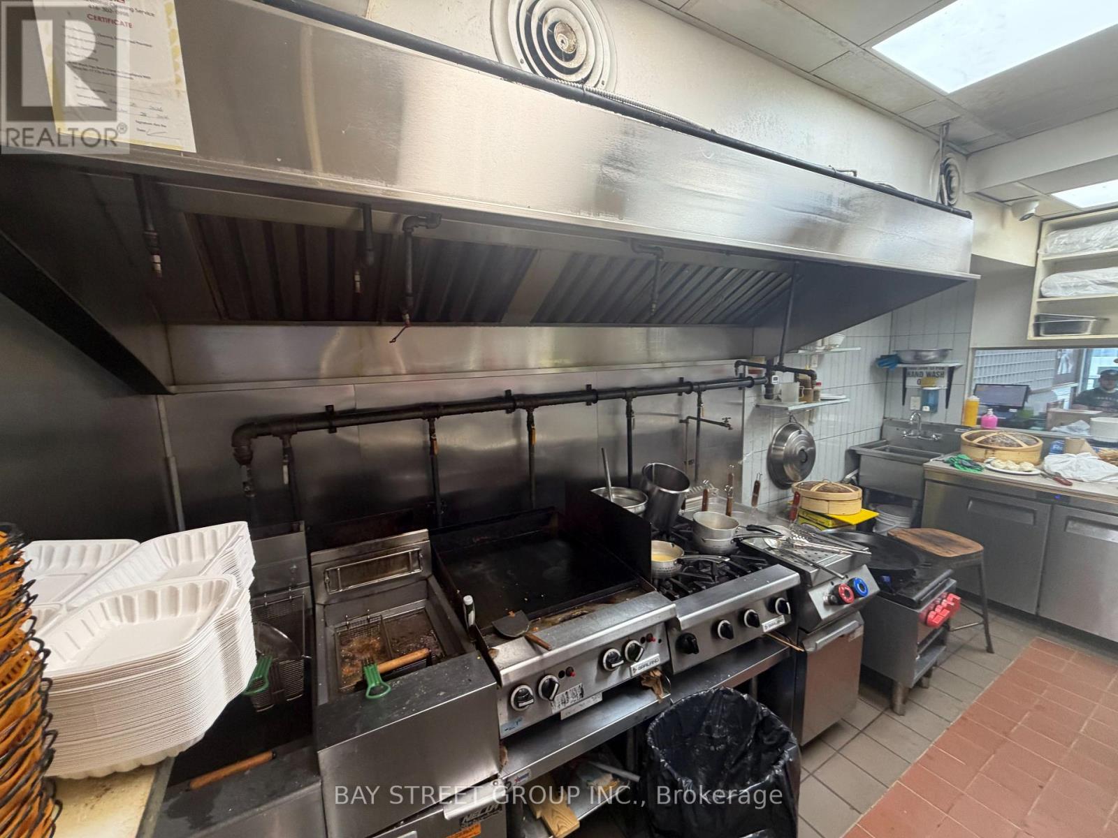 185 Dundas Street W Property Photo 3