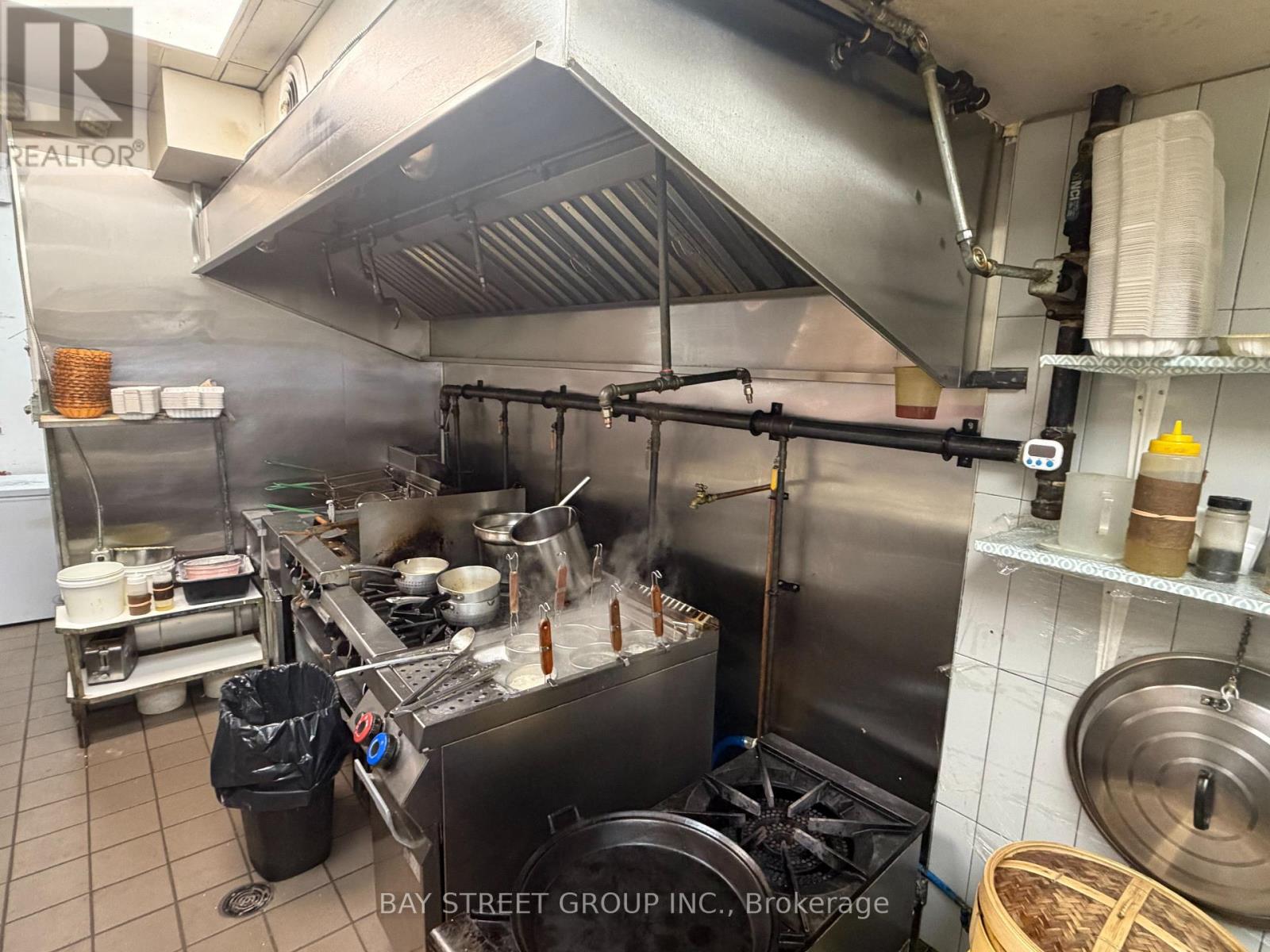 185 Dundas Street W Property Photo 4
