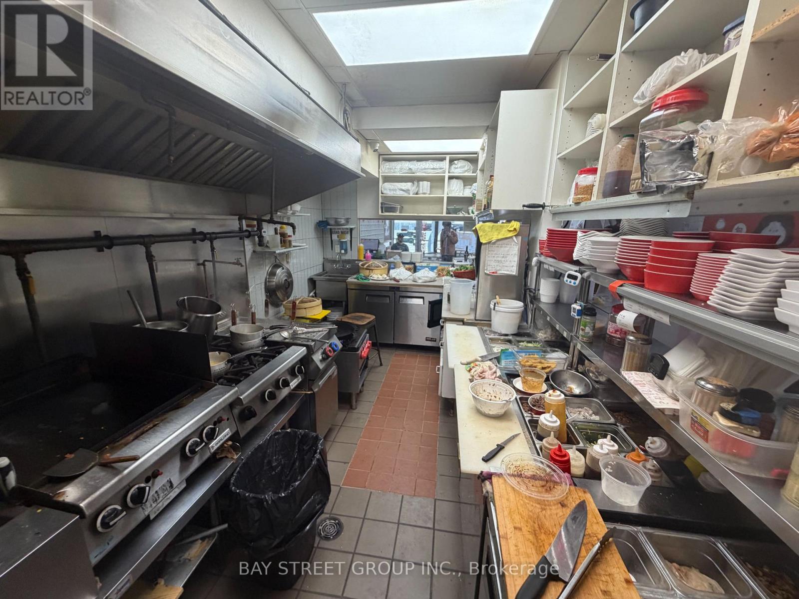 185 Dundas Street W Property Photo 5