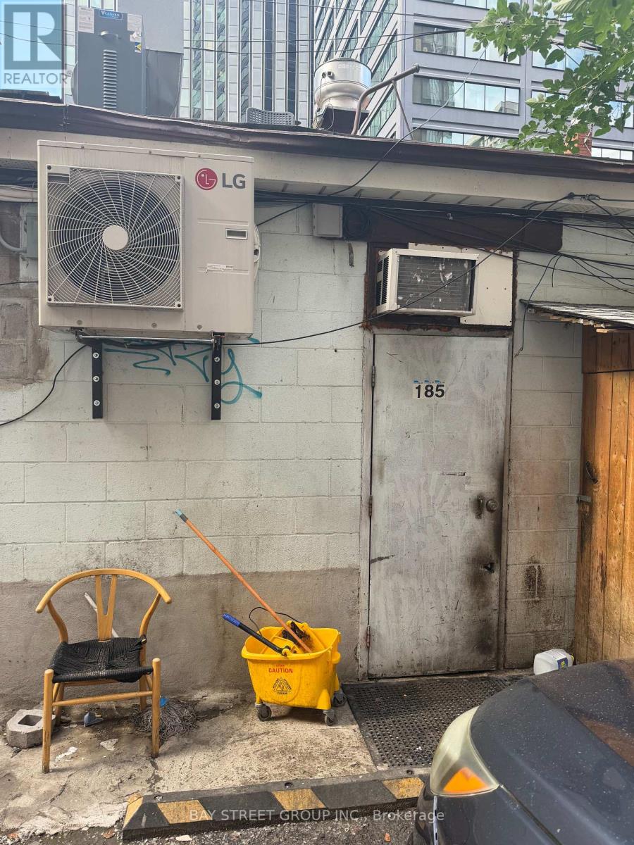 185 Dundas Street W Property Photo 8