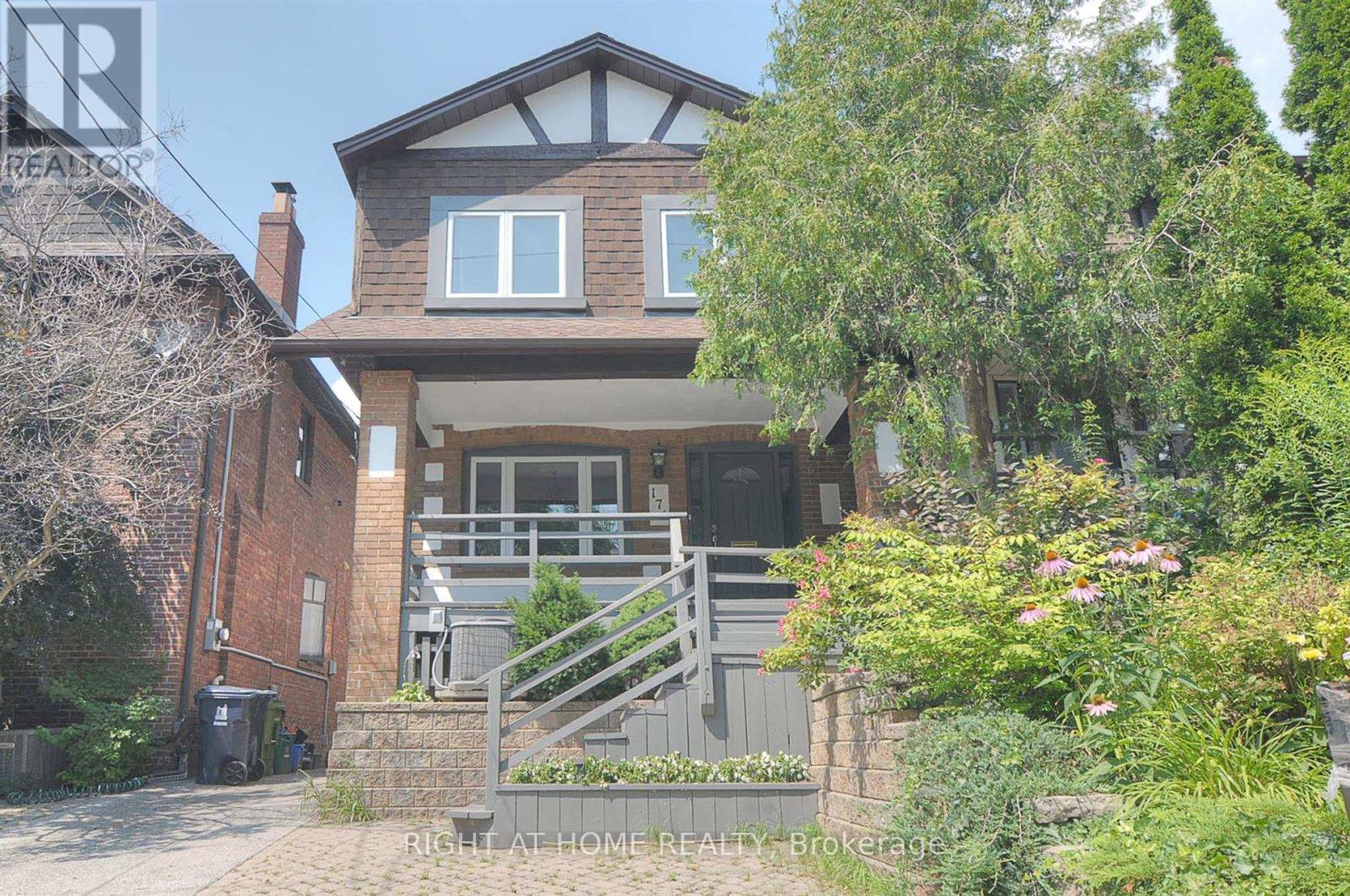 174 HILLSDALE AVENUE E Property Photo 1
