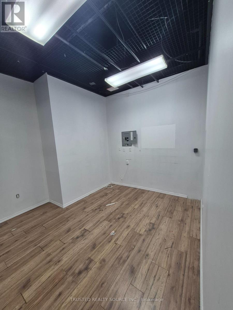 4 - 384 Yonge Street Property Photo 7
