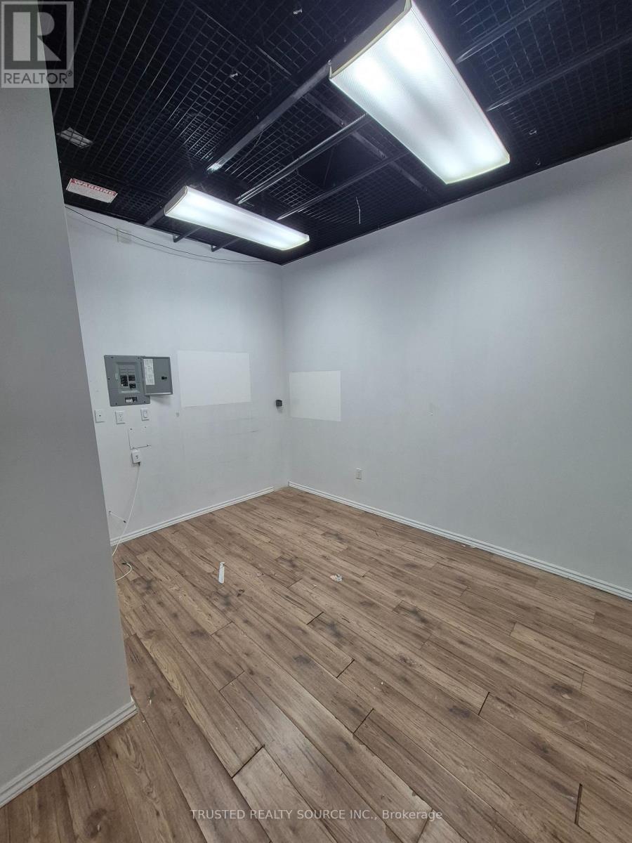 4 - 384 Yonge Street Property Photo 8