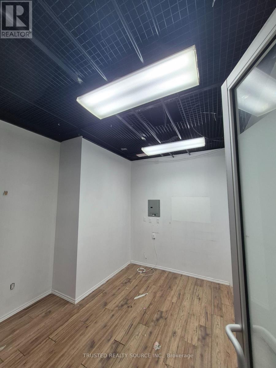 4 - 384 Yonge Street Property Photo 9