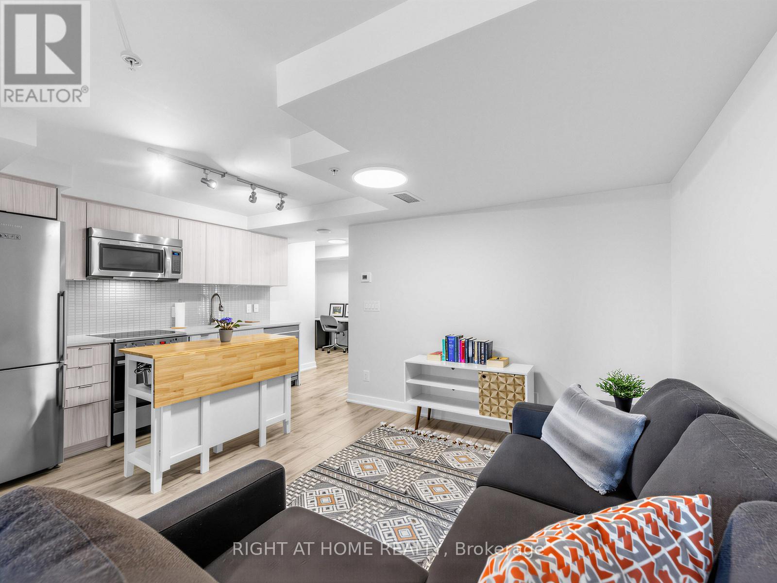1210 - 295 Adelaide Street W Property Photo 4