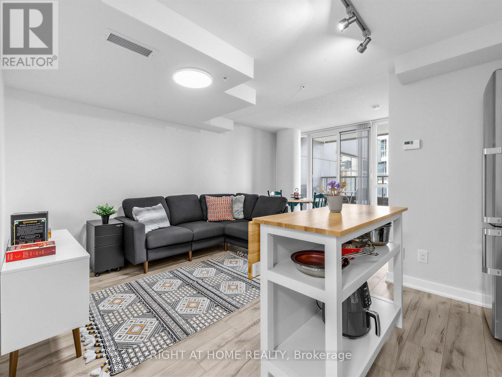 1210 - 295 Adelaide Street W Property Photo 5